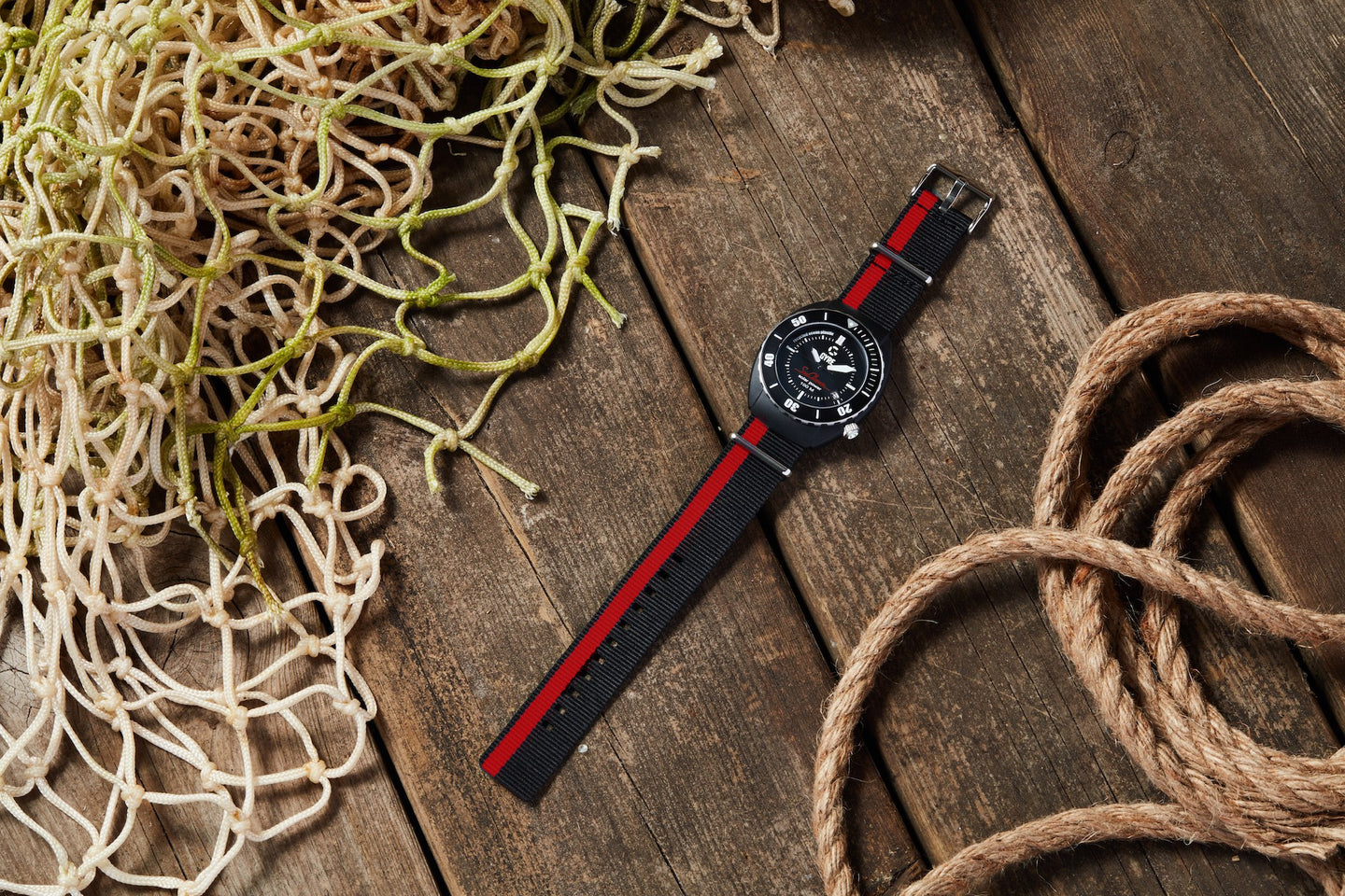 Black/Red recycled NATO strap